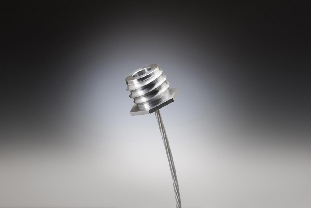 Threaded cable fitting assembly